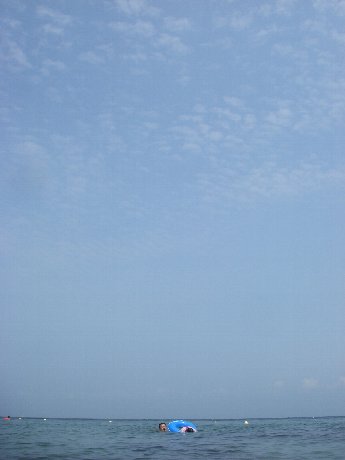 思いつきで海へ。_b0116271_2353352.jpg
