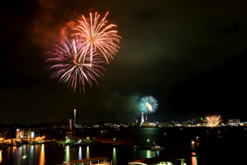 夜空を彩る海峡の花火！_c0063423_17535577.jpg