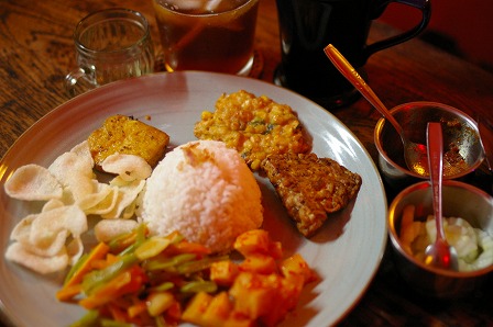 お散歩の途中で。 ～ 買い物したり、ご飯食べたり @ UBUD ～_a0074049_1150656.jpg