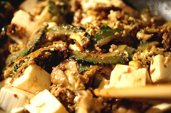 晩ご飯のご紹介でおはぎ／揚げ野菜のサラダ／特製ゴーヤチャンプルー他です。_b0033423_14102766.jpg