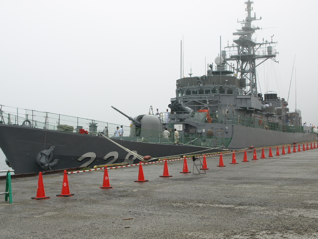 護衛艦ゆうべつ_d0153062_943826.jpg