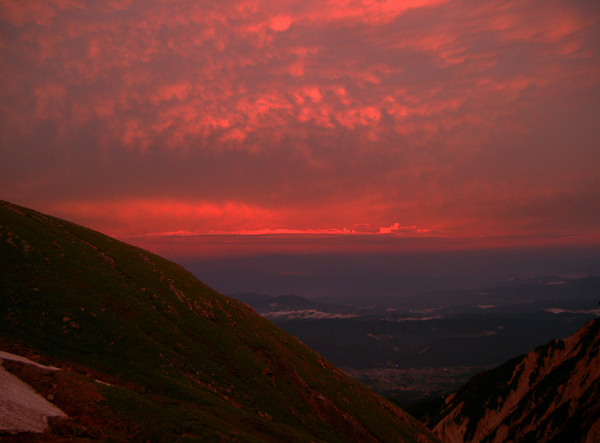 夕刻のマジックアワー　村営白馬岳頂上宿舎にて_f0140054_19575854.jpg