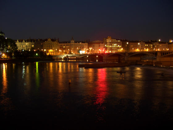 夜の川沿い プラハ Trip Photo