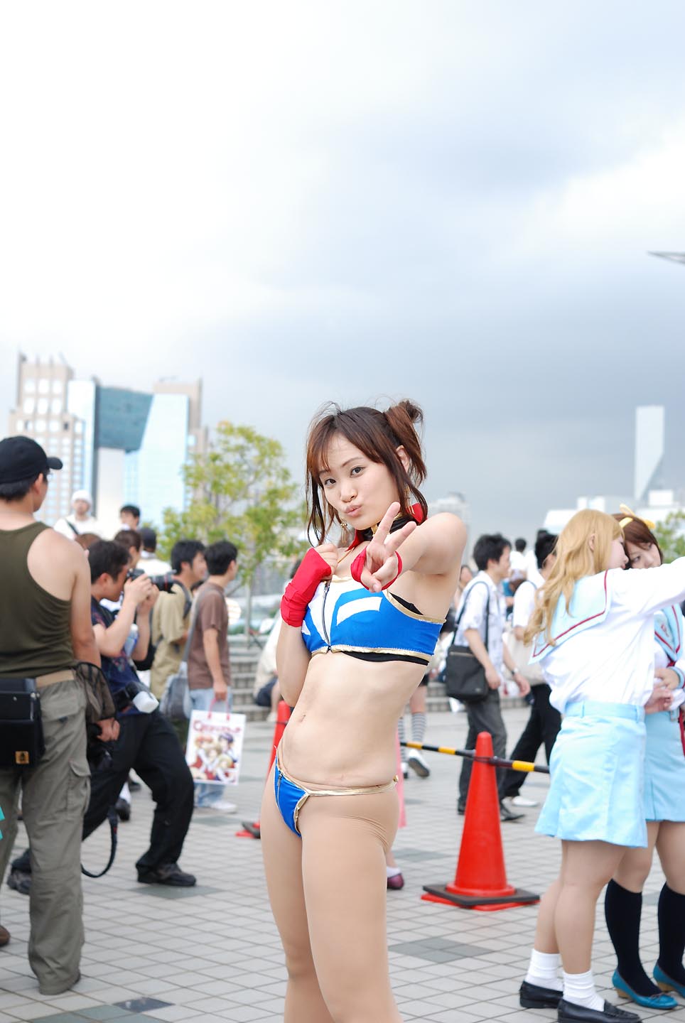 コミケ74・２日目、コスプレ+企業速報ですー_e0110234_015056.jpg