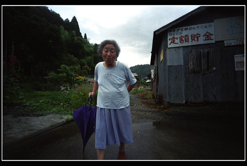 8.8　「2005年7月３日の勝山廃村」8　なんだか話を聞けば､この部落､平均年齢日本一では？_c0168172_21142155.jpg