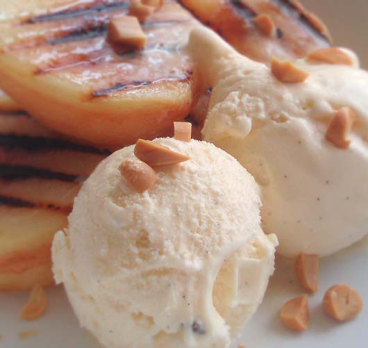 Grilled Peach and Vanilla Ice Cream _e0067538_15554854.jpg