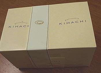 ☆KIHACHI桃のロールケーキ☆_c0092953_183427.jpg
