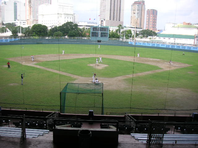 フィリピンの野球場_b0159152_115252.jpg