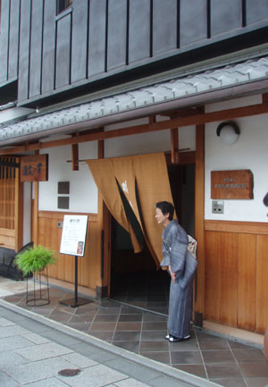 織成館(おりなす館)_e0048413_16575551.jpg