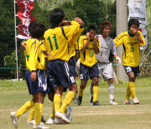 天皇杯沖縄県予選　準決勝その１_a0020622_1815465.jpg