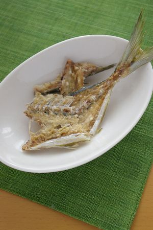 余り食材でもう1品「魚せんべい」/文:島本美由紀_a0083222_1142562.jpg