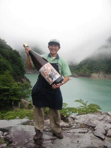 湖洞のお酒搬出!(白馬錦・薄井商店)_b0140235_1121137.jpg