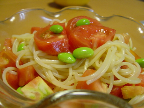 完熟トマトと枝豆の冷製パスタ_a0093509_059569.jpg