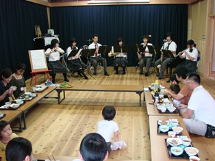 ライブカフェ_e0114963_1140983.jpg
