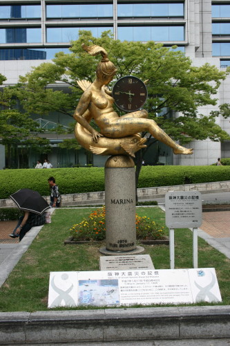 マリーナ像と阪神淡路大震災の記憶_b0118987_17293779.jpg