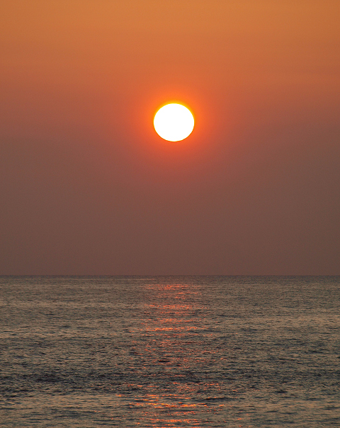 東シナ海に落ちる夕陽　天草・下田温泉にて_f0140054_1958214.jpg