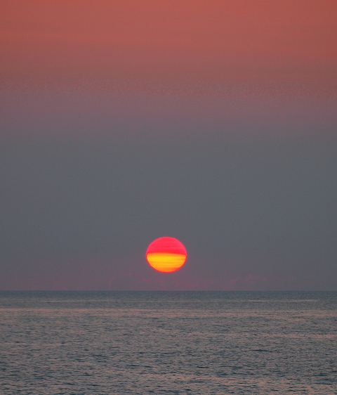 東シナ海に落ちる夕陽　天草・下田温泉にて_f0140054_19582898.jpg