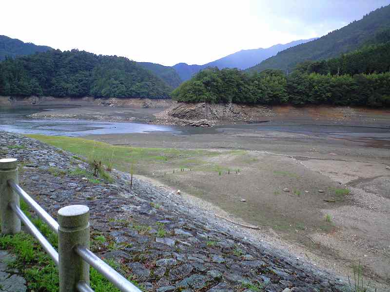 金砂湖渇水！四国の水瓶ピンチ！_d0080249_18571776.jpg