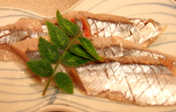 焼き秋刀魚寿司、秋刀魚の刺身_c0114900_9223267.jpg