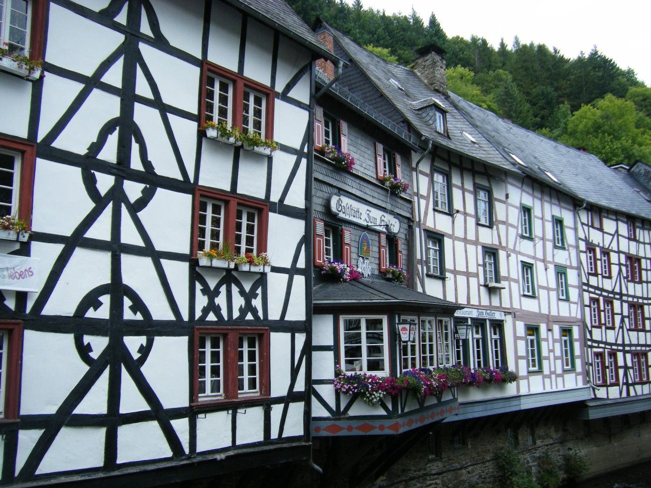 アイフェル地方の Monschau （モンシャウ）へ_e0141754_2243567.jpg