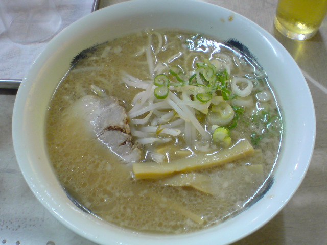 ラーメン　　千駄ヶ谷ホープ軒、　中華麺（ラーメン）　　喜楽　渋谷_b0144987_22442727.jpg