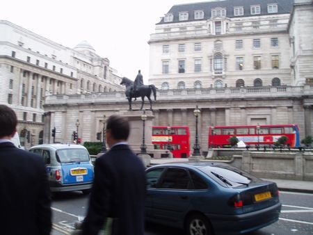 ロンドン：シティ散策。_d0148729_2133913.jpg
