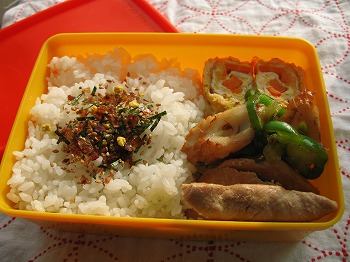 お祝いモンブラン ＆ ささみソテー弁当。_b0019096_11122777.jpg