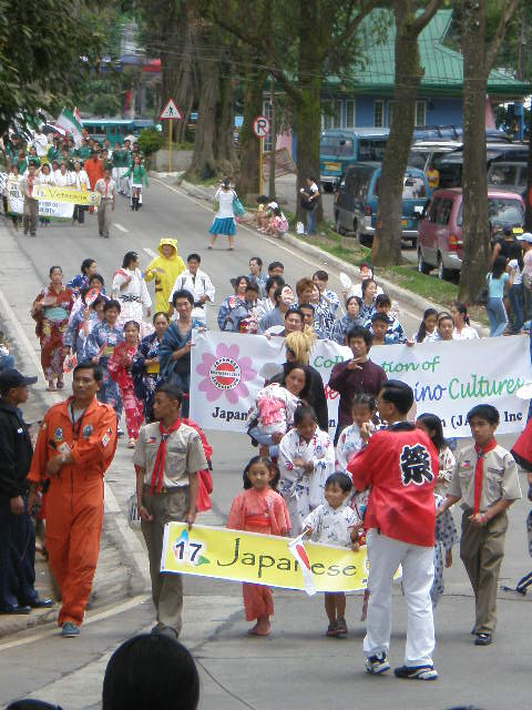 バギオ市設立記念日の植樹イベント_b0128901_9454443.jpg