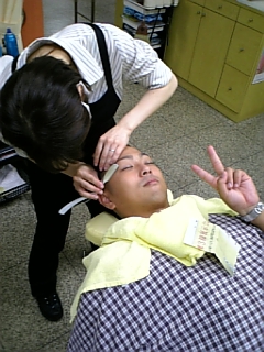 額と眉剃り_e0145332_23303032.jpg