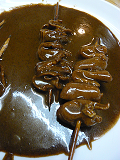 もつカレーを食べてたら有名人が入ってきたゾ_c0053520_22104486.jpg