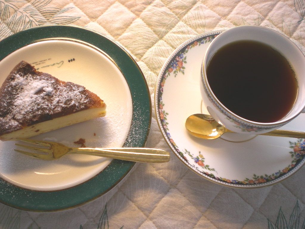2008年9月5日(金)愛ちゃんもチーズケーキが好き?_f0060461_11453338.jpg