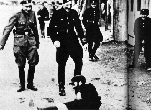 お巡りさんの言う通りだった・・・あとは「戦争」がやってくるだけだ by デーヴィッド・アイク_c0139575_223050.gif