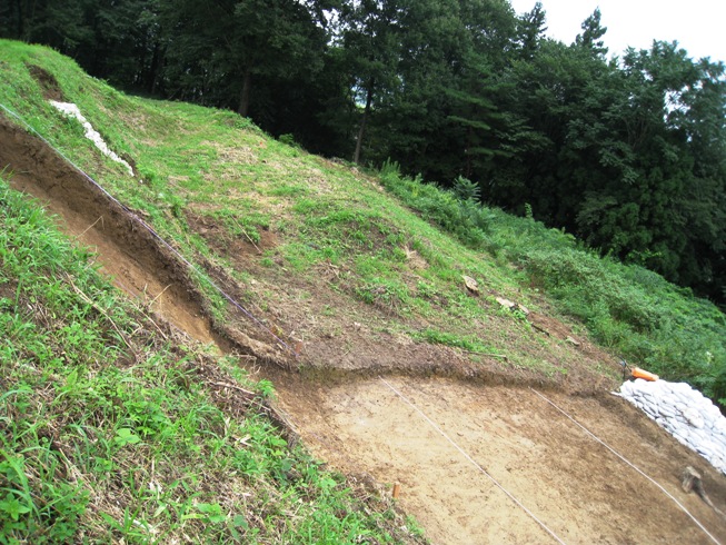 「桑折西山城現地説明会」にて⑥～南側の調査区②(空堀跡) _a0087378_3482730.jpg