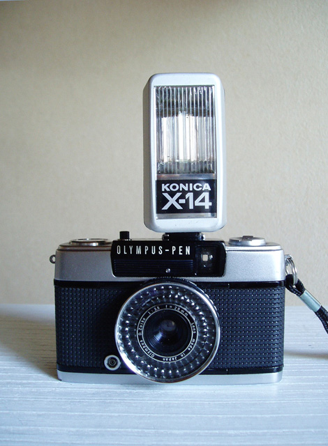 ちっちゃなストロボ KONICA X-14 : 青蓮亭日記 ちっちゃなストロボ KONICA X-14 : 青蓮亭日記