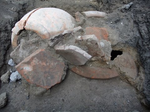 Some other huge pots which are aligned and fixed in the ground in the north end of the excavation_b0159178_656781.jpg