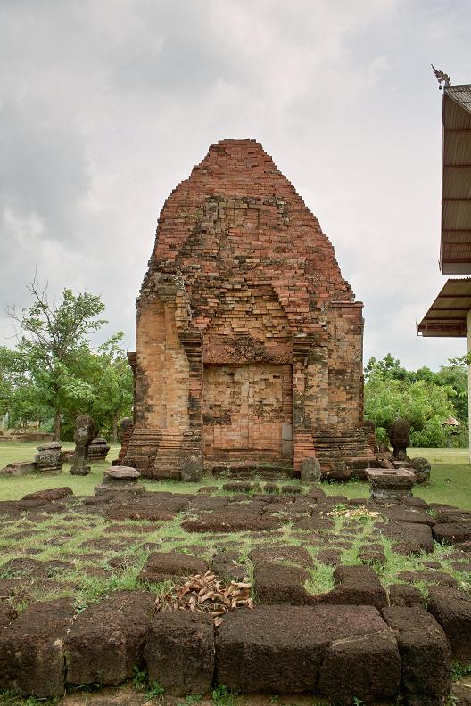#216 ワット・プラ・タート・ドゥム(วัดพระธาตุดุม) ~サコンナコーン~_c0039685_19145987.jpg