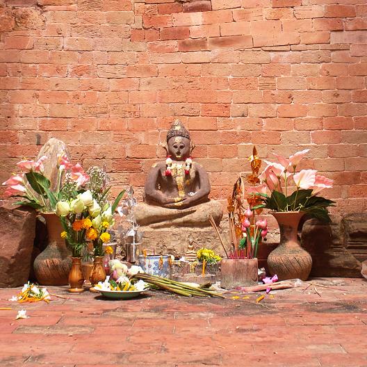 #216 ワット・プラ・タート・ドゥム(วัดพระธาตุดุม) ~サコンナコーン~_c0039685_19151983.jpg