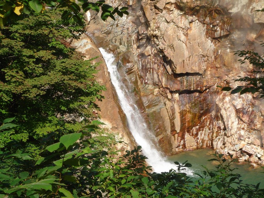 黒湯登山口→烏帽子岳乳頭山→平ヶ倉沼→滝ノ上 - 秋田県仙北市 岩手県雫石町_f0137955_2585857.jpg