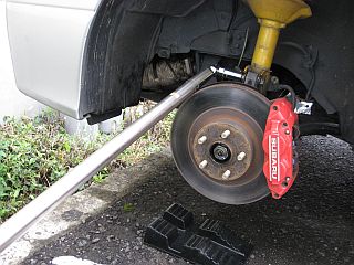 Bhレガシィ 車高調取り付け フロント編 青いそらの下で