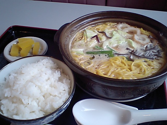 元祖 鍋焼きラーメン・うどん専門店 ちゅるちゅる & 食事処&喫茶 がろ～_a0077663_1720410.jpg