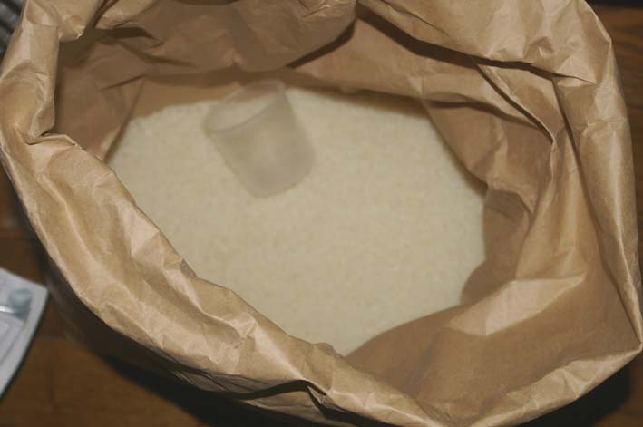 干潟八万石産のコシヒカリの新米、お土産用に袋わけ_c0014967_13392546.jpg