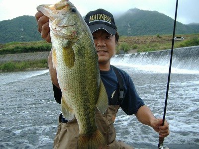 ファイナルヘブン ジグヘッドWで元気印の川バスヨンパチ!ゲット!_f0182191_10381396.jpg