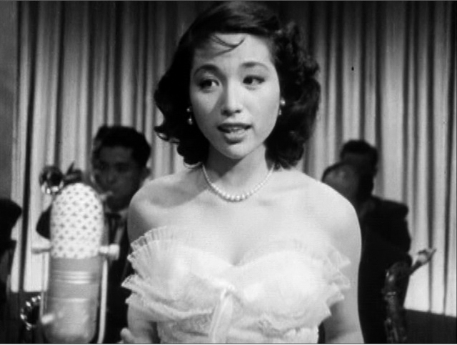 新倉美子（しんくら・よしこ）「青春ジャズ娘」（1953）_e0042361_22521531.jpg