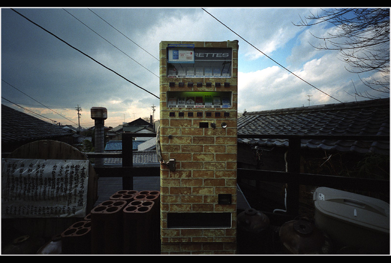 28.18ホロゴンデイ9「2005年12月17日の陶器町常滑」18　時の流れは人もものも変えてしまうらしい_c0168172_0204946.jpg