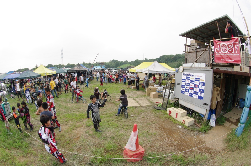 2008緑山ジャパンオープンナイトレース最終回:コース外の風景_b0065730_10213287.jpg