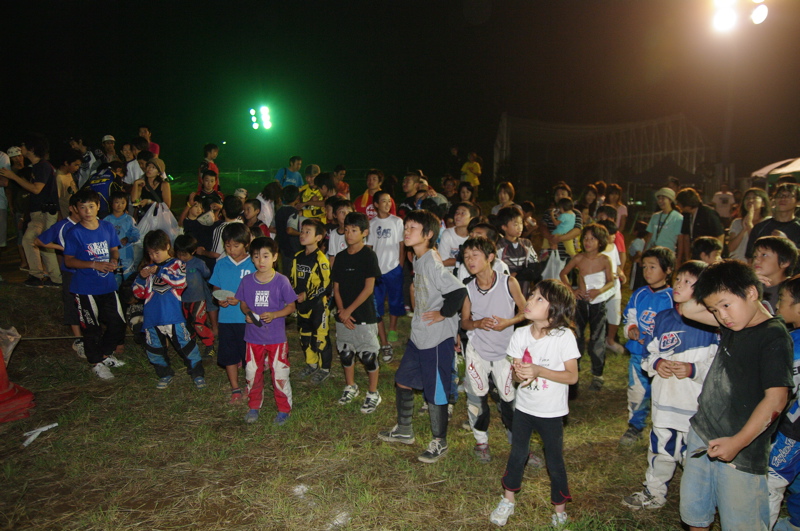 2008緑山ジャパンオープンナイトレース最終回:コース外の風景_b0065730_10413918.jpg