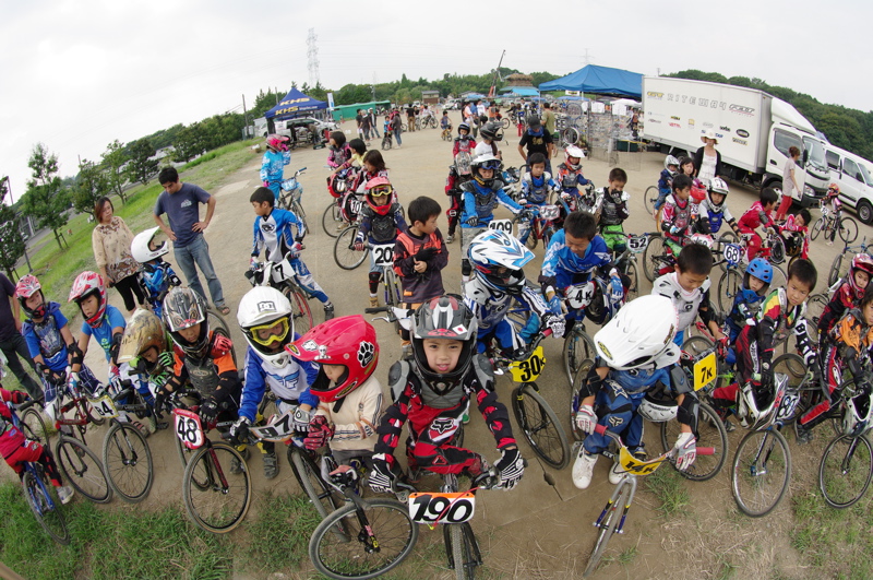 2008緑山ジャパンオープンナイトレース最終回:コース外の風景_b0065730_9372690.jpg