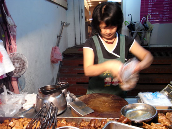 台湾食い倒れ旅行記　豪雨の中でも市場巡り_f0112143_14505421.jpg