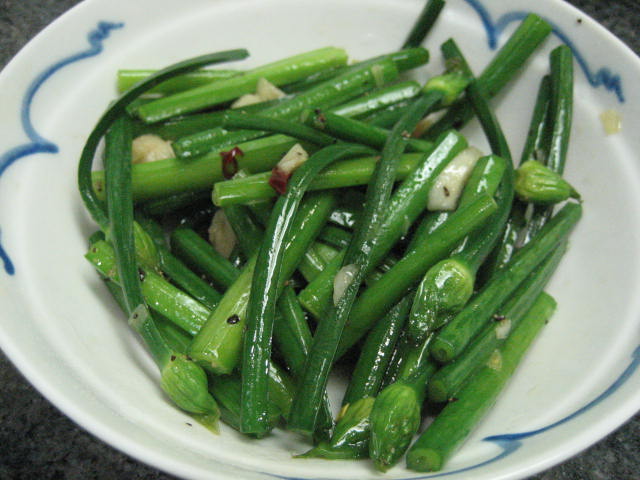 花ニラのナンプラー炒め フォンの野菜メニュー