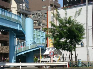 らせん階段の歩道橋_d0057843_12432631.jpg